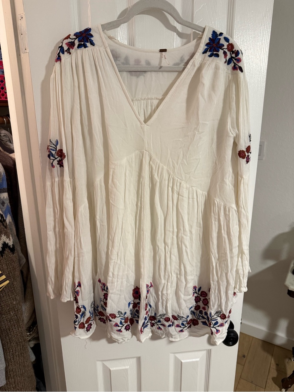 FREE PEOPLE White Embroidered V-Neck Tunic Top